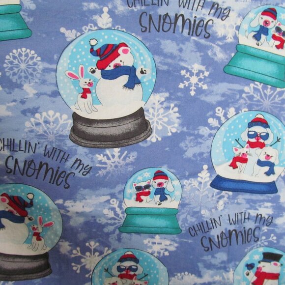 Scrub top winter theme - Picture 8 of 10